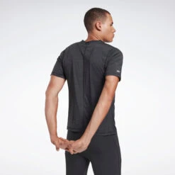 Reebok One Series Activchill Tee, FK6571 -ADIDAS Sales Shop 3d61b28495563bb8982d18670b61e39e