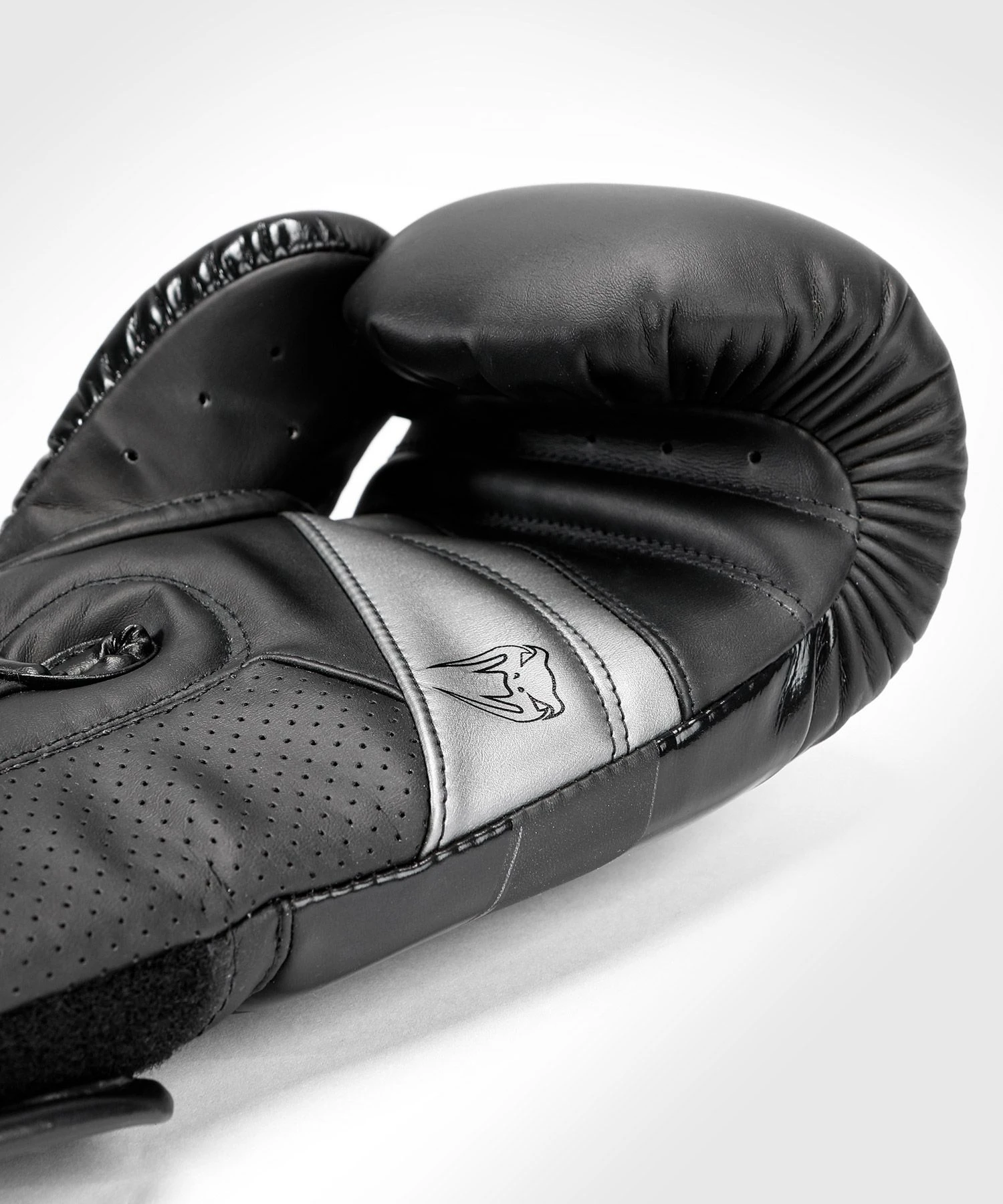 Venum Boxing Gloves Elite Evo - Black 4 Venum Boxing Gloves Elite Evo - Black - Image 2